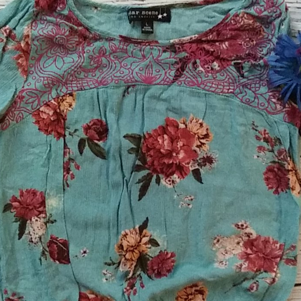 Star scene blouse - Picture 2 of 3